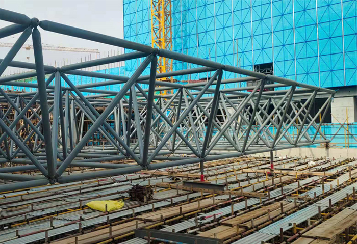 新疆高铁东总部基地2号楼网架